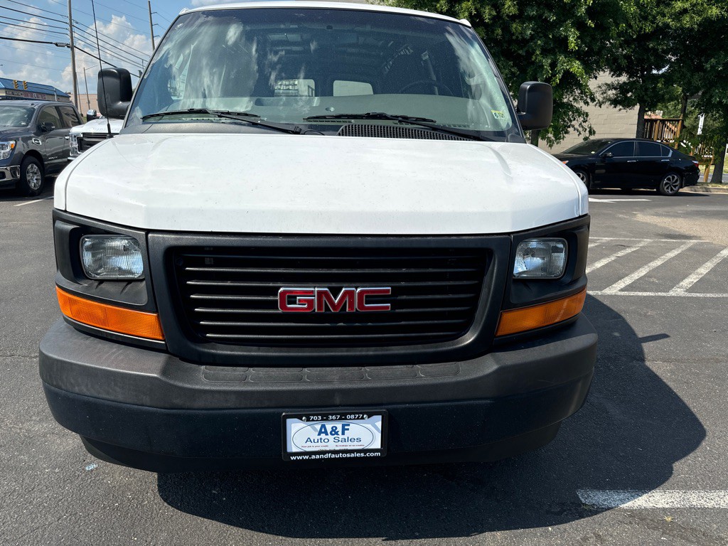 2017 GMC Savana Image 2