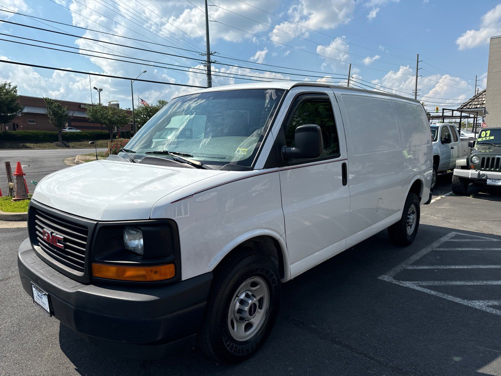 2017 GMC Savana Image 3