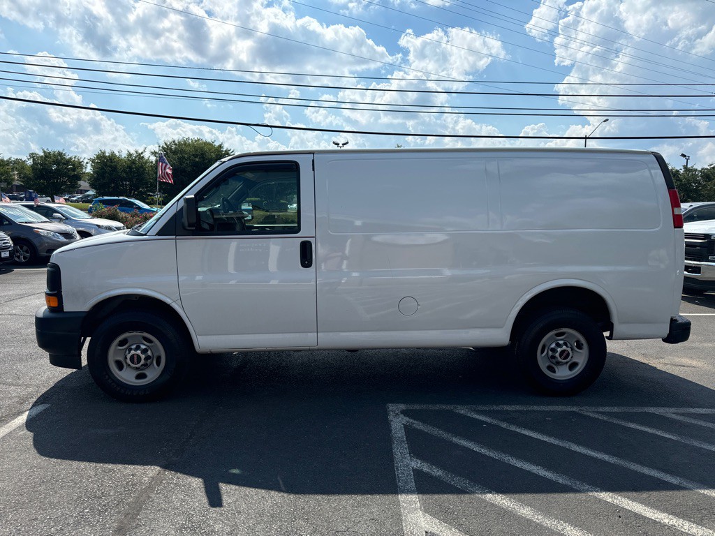 2017 GMC Savana Image 4