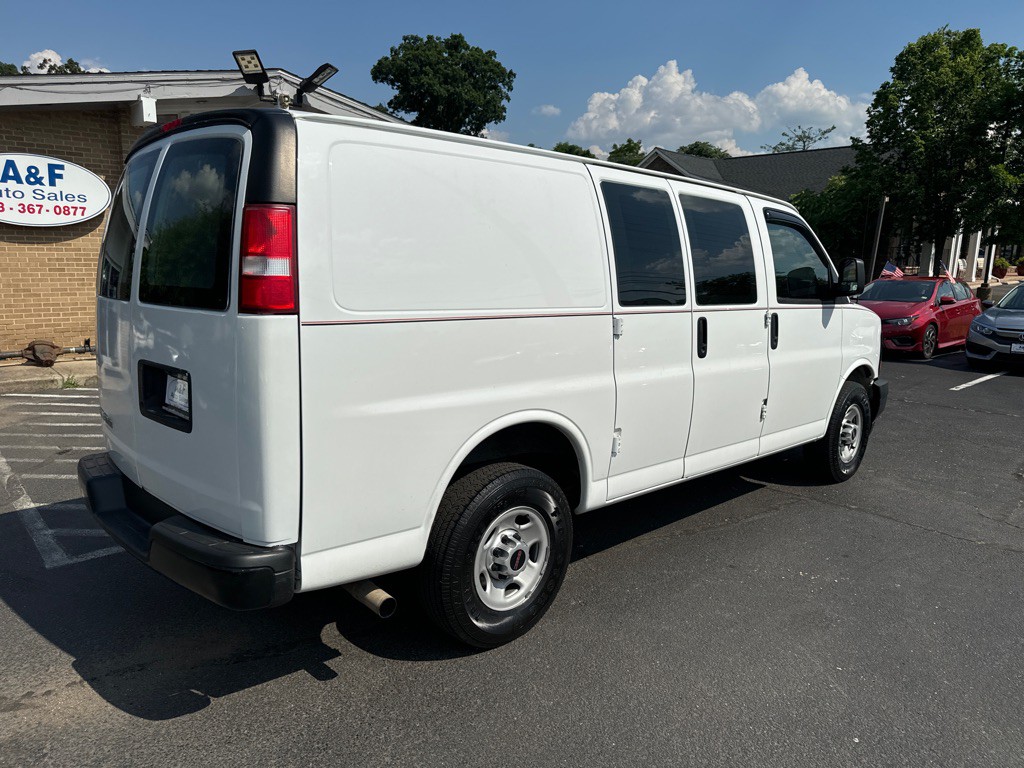 2017 GMC Savana Image 7
