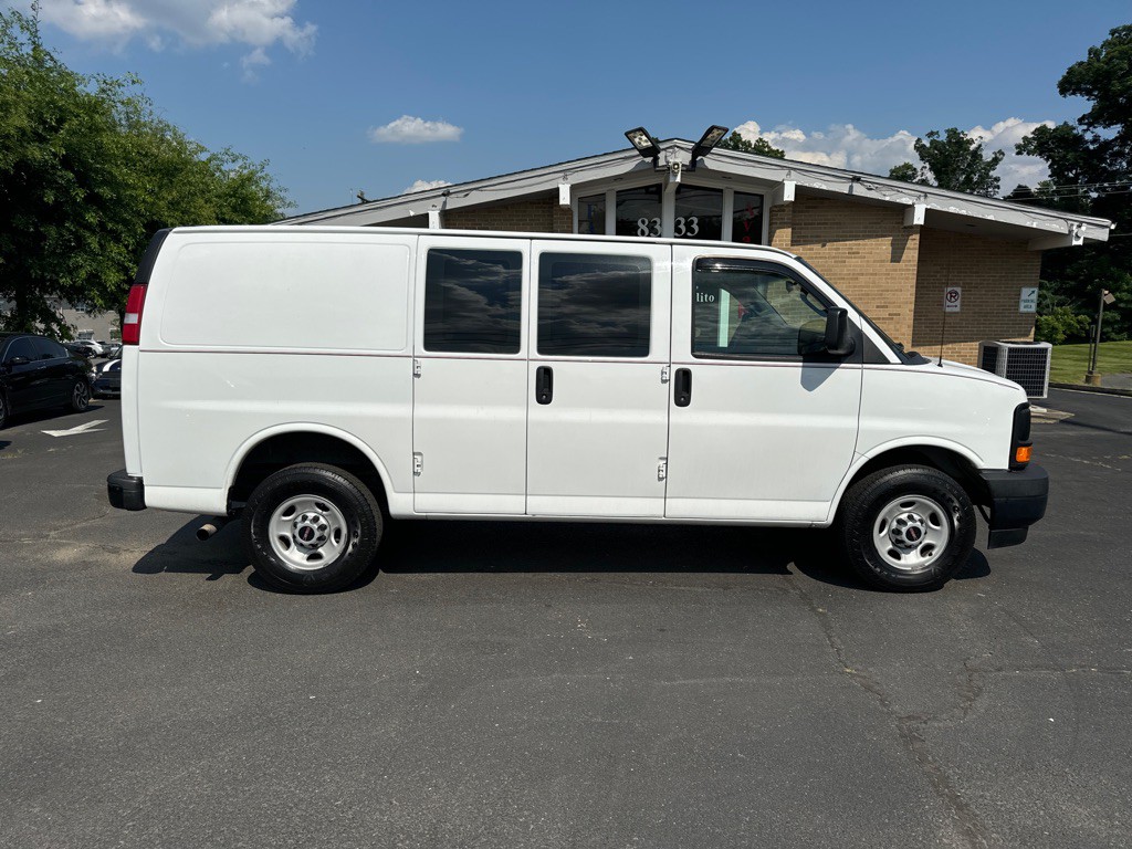2017 GMC Savana Image 8