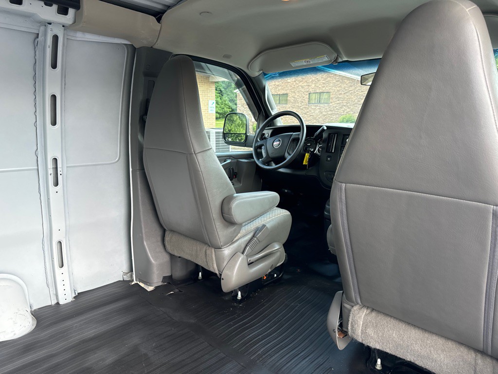 2017 GMC Savana Image 11