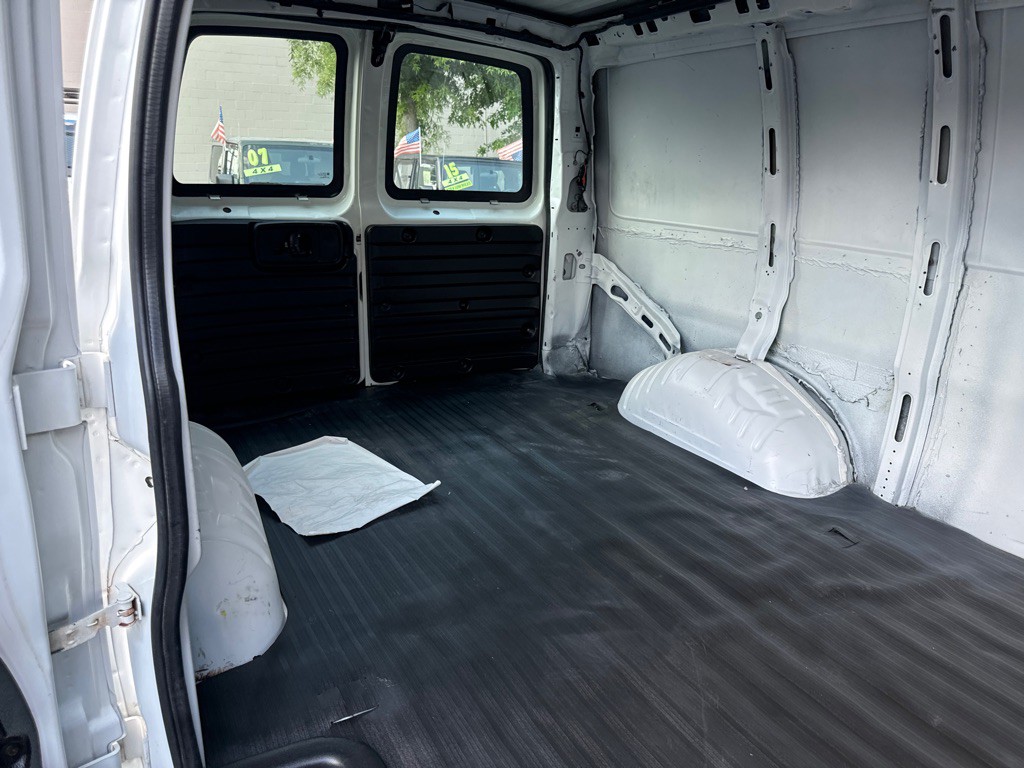 2017 GMC Savana Image 12