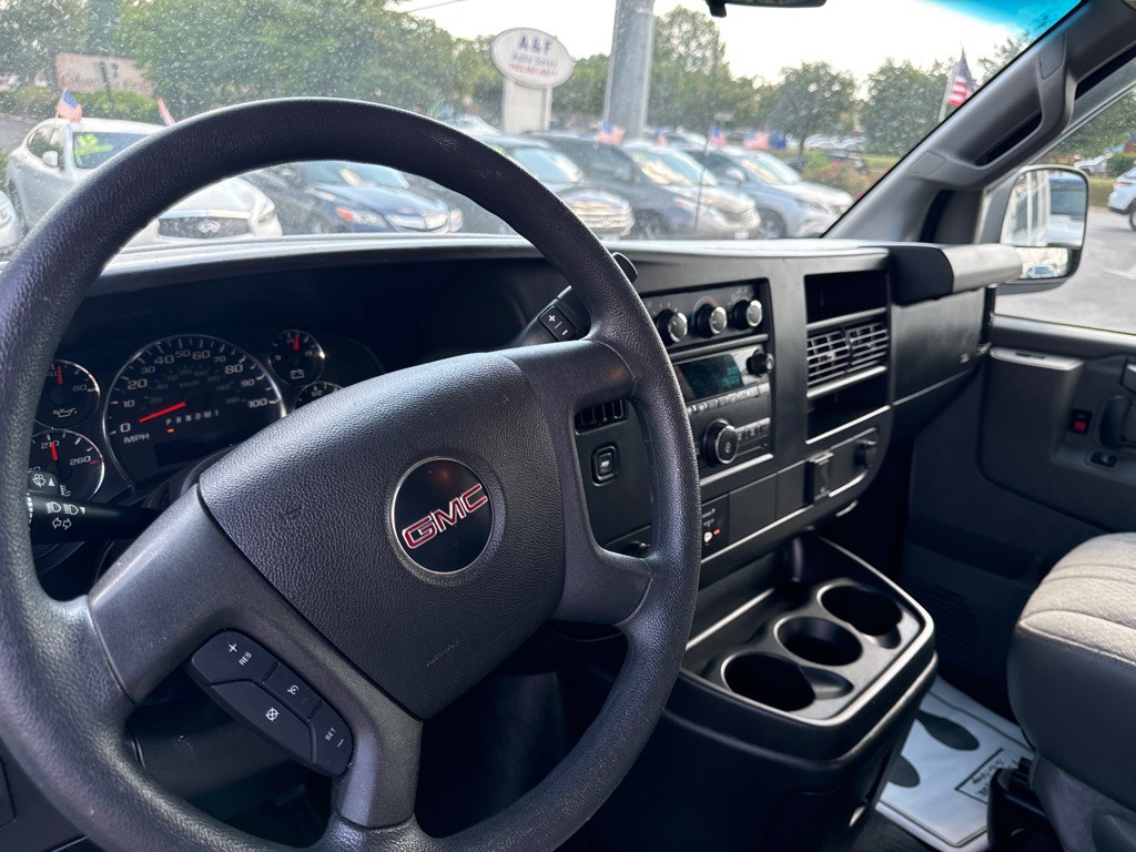 2017 GMC Savana Image 14