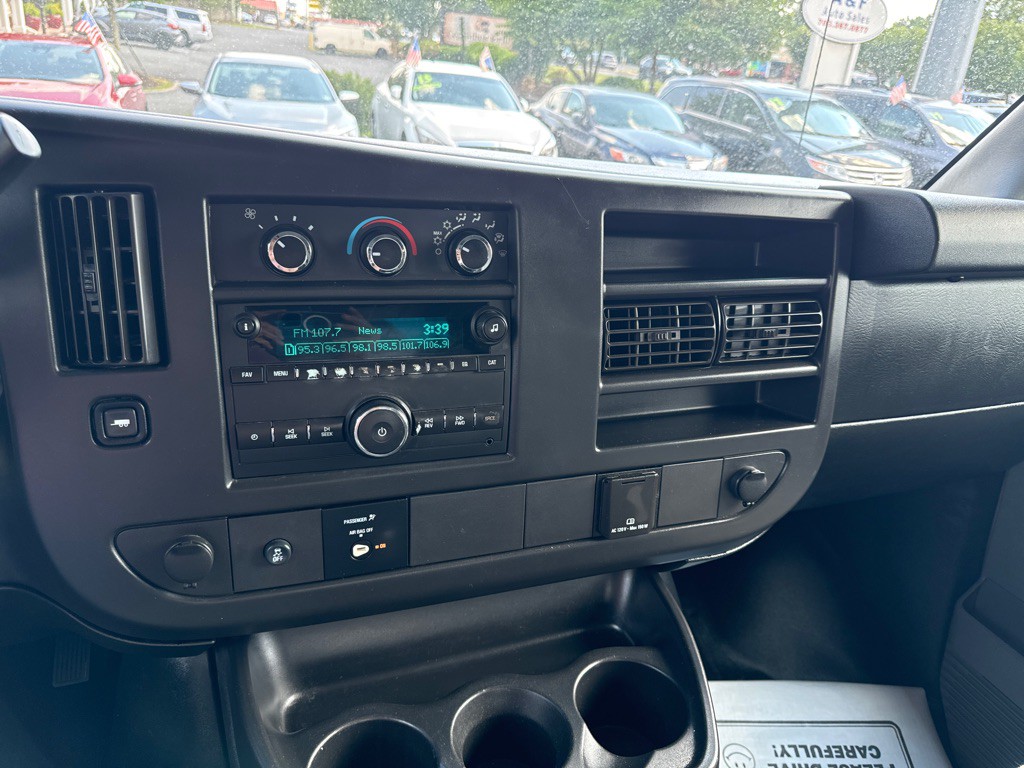 2017 GMC Savana Image 16
