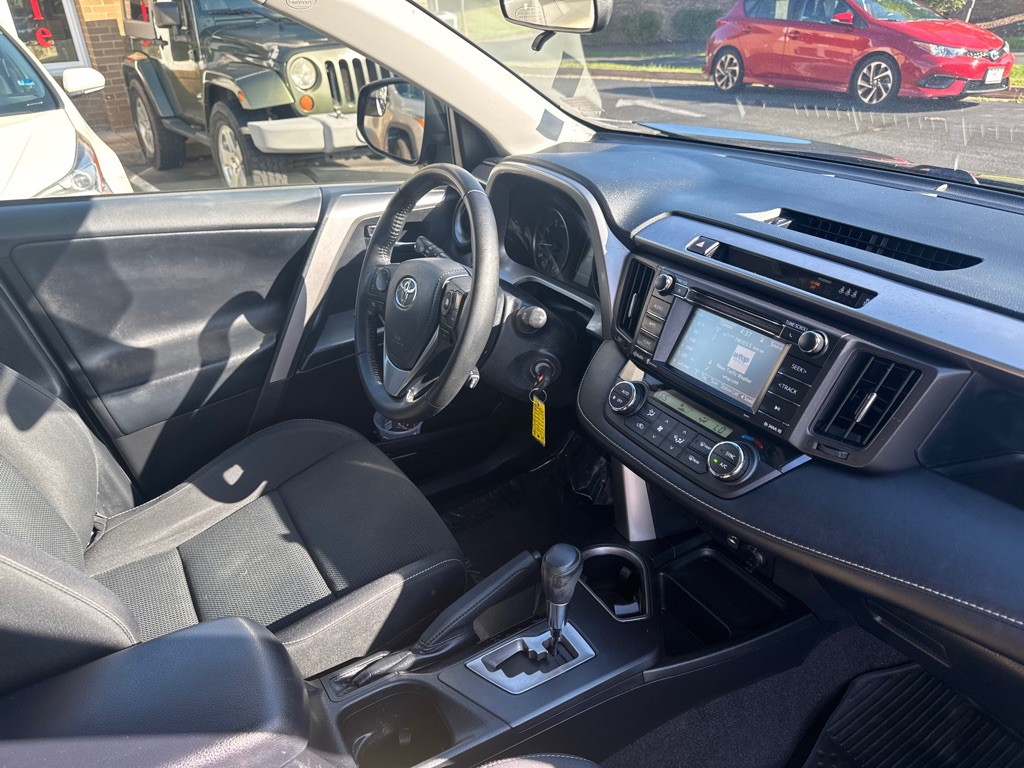 2017 Toyota Rav4 Image 9