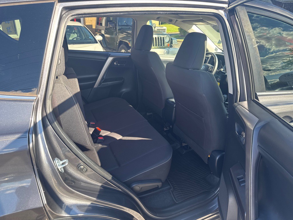 2017 Toyota Rav4 Image 11