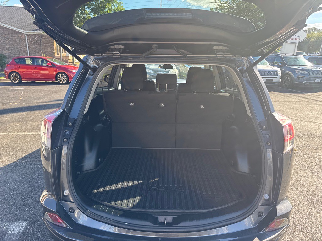 2017 Toyota Rav4 Image 12