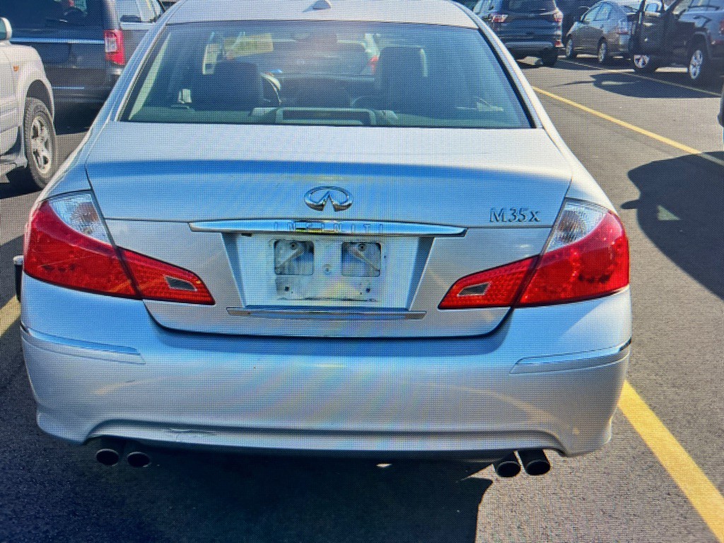 2008 INFINITI M35 Image 2