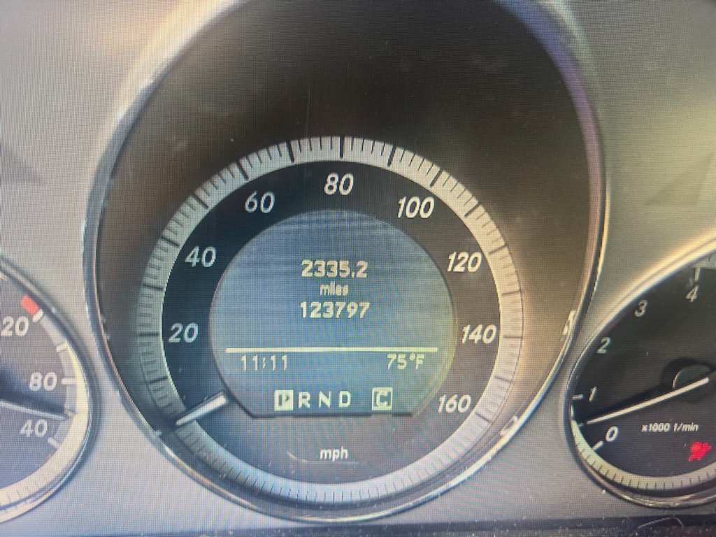 2010 Mercedes-Benz C-Class Image 4