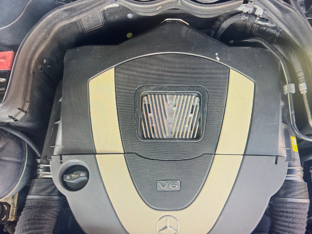 2010 Mercedes-Benz C-Class Image 6