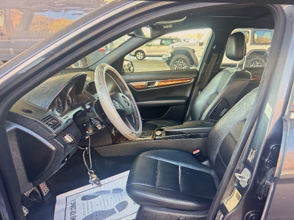 2010 Mercedes-Benz C-Class Image 7