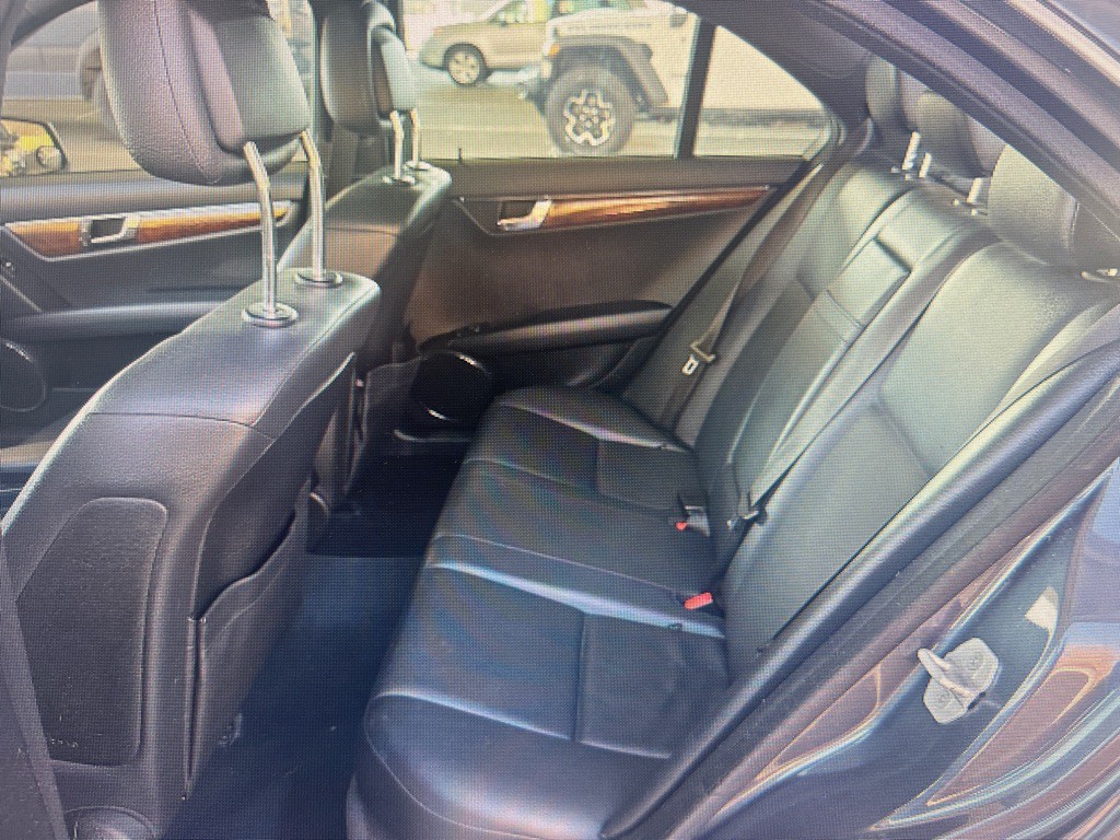 2010 Mercedes-Benz C-Class Image 8