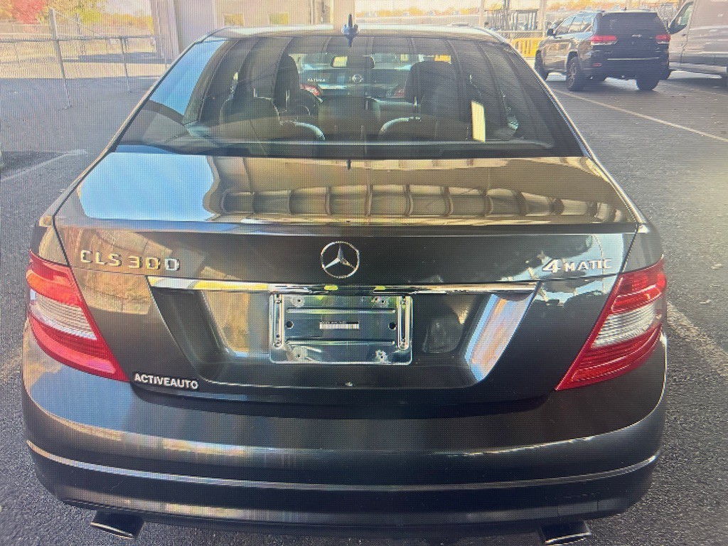 2010 Mercedes-Benz C-Class Image 11