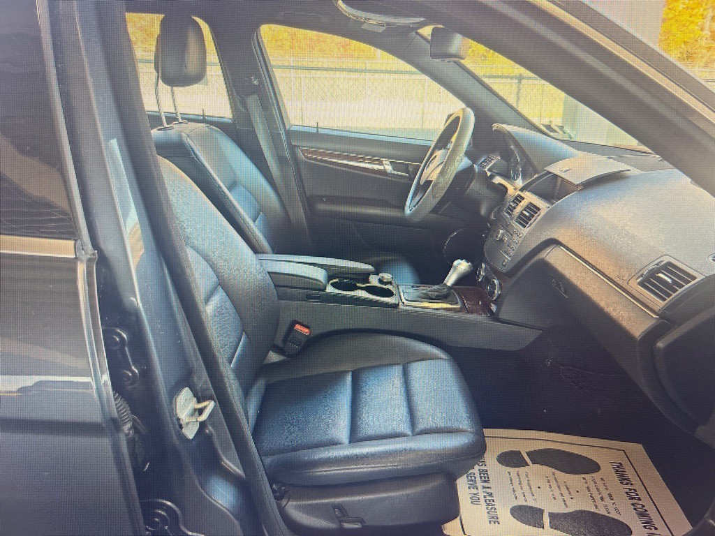 2010 Mercedes-Benz C-Class Image 12