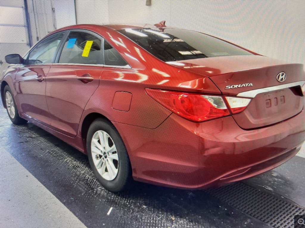 2013 Hyundai Sonata Image 2