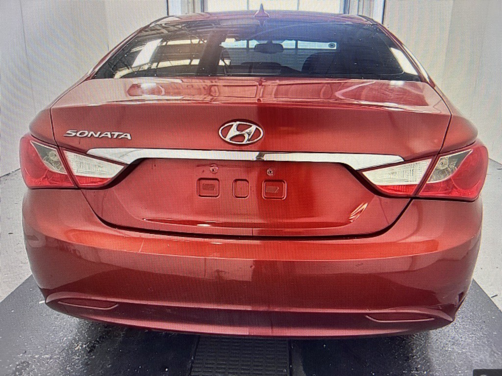 2013 Hyundai Sonata Image 3