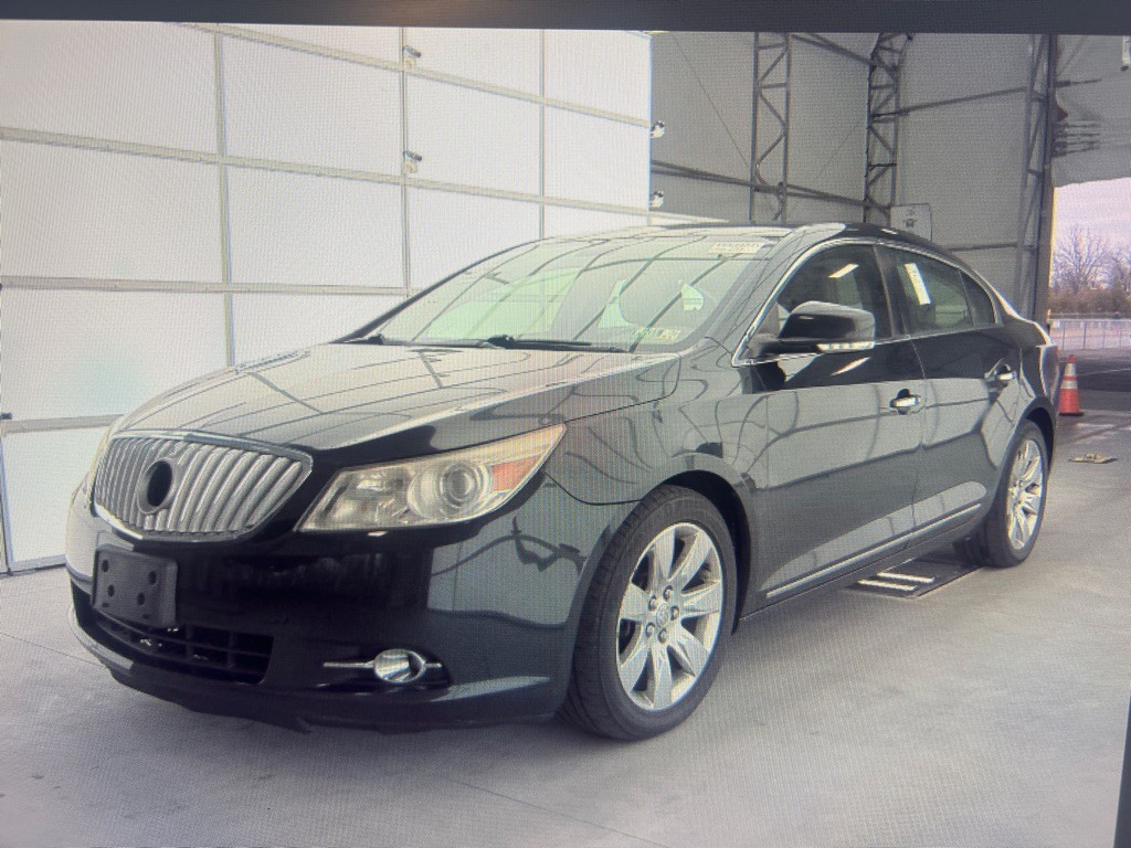 2011 Buick Lacrosse Image 1