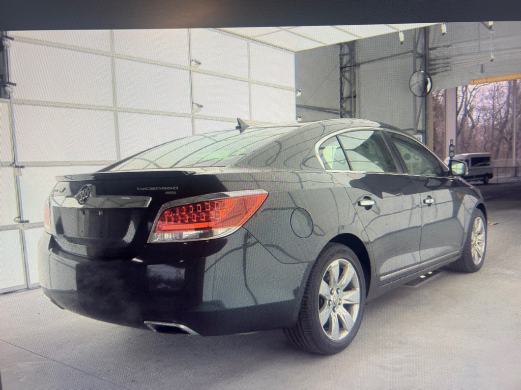 2011 Buick Lacrosse Image 2