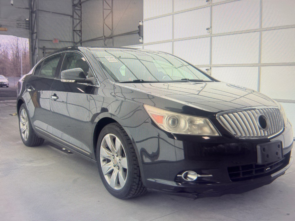 2011 Buick Lacrosse Image 4