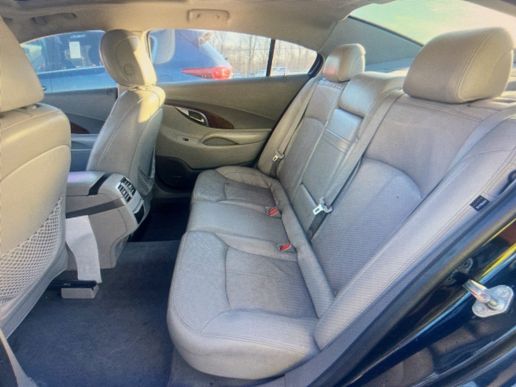 2011 Buick Lacrosse Image 7