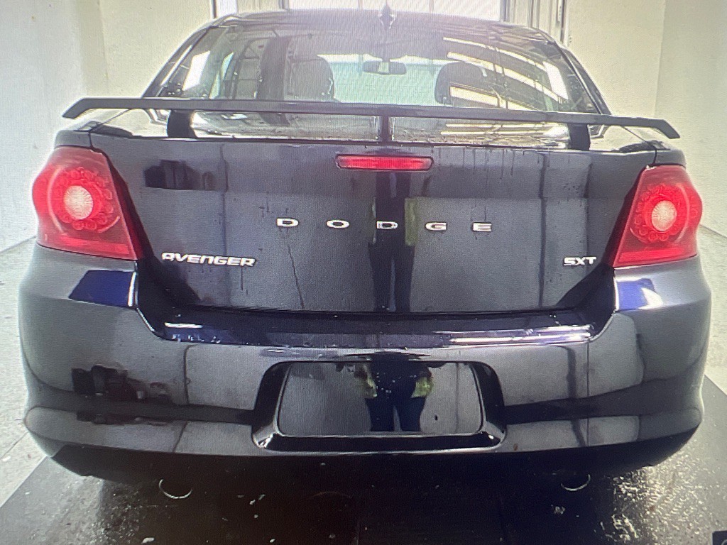 2012 Dodge Avenger Image 3