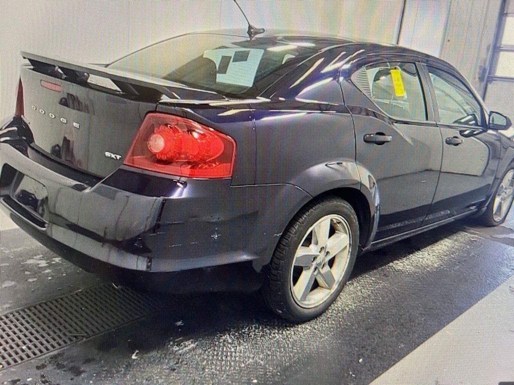 2012 Dodge Avenger Image 3