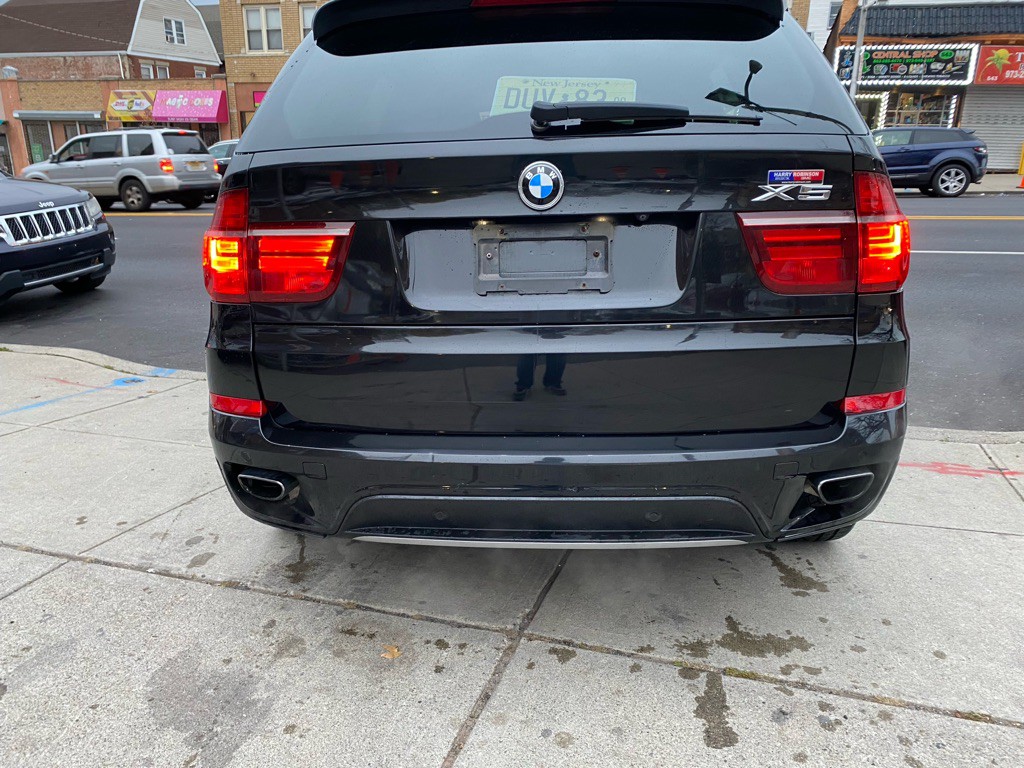 2011 BMW X5 Image 2