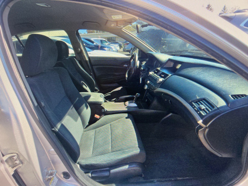 2012 Honda Accord Image 9