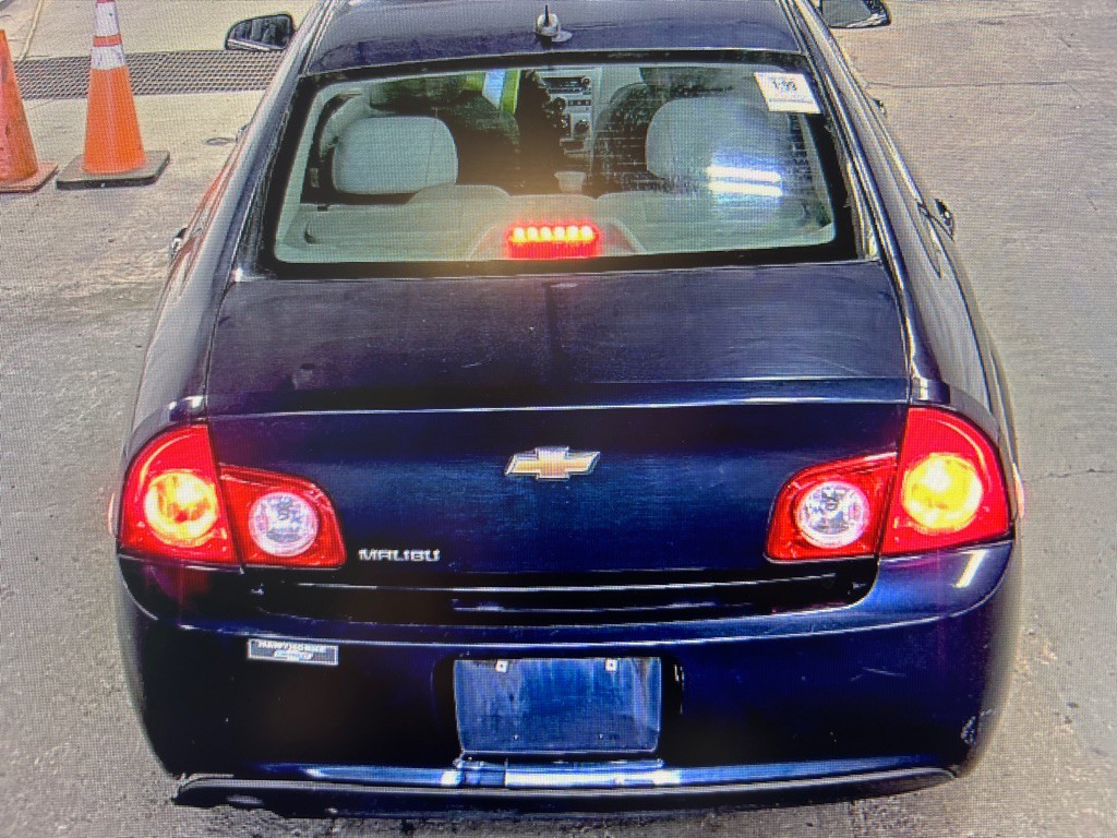 2011 Chevrolet Malibu Image 2