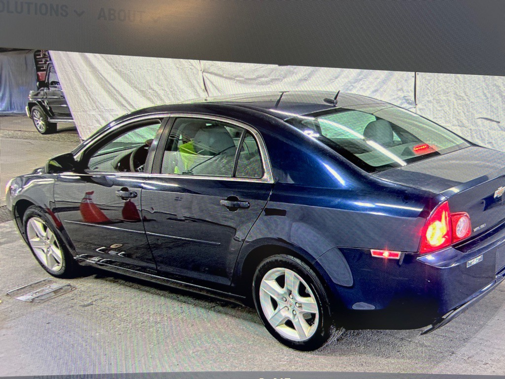 2011 Chevrolet Malibu Image 4