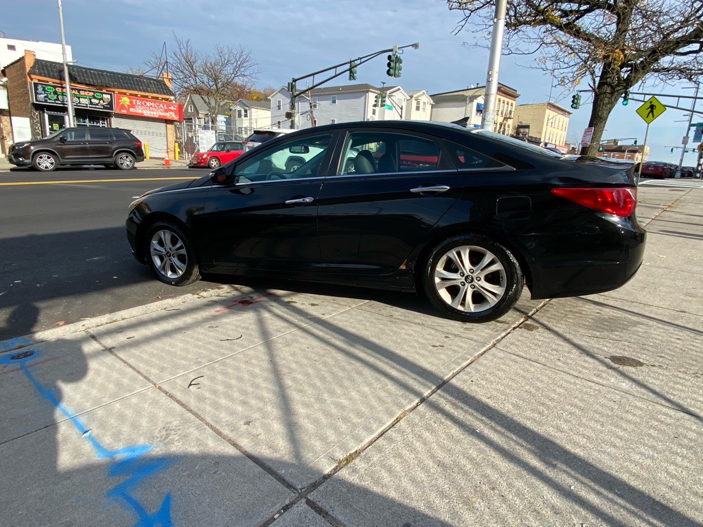 2011 Hyundai Sonata Image 3