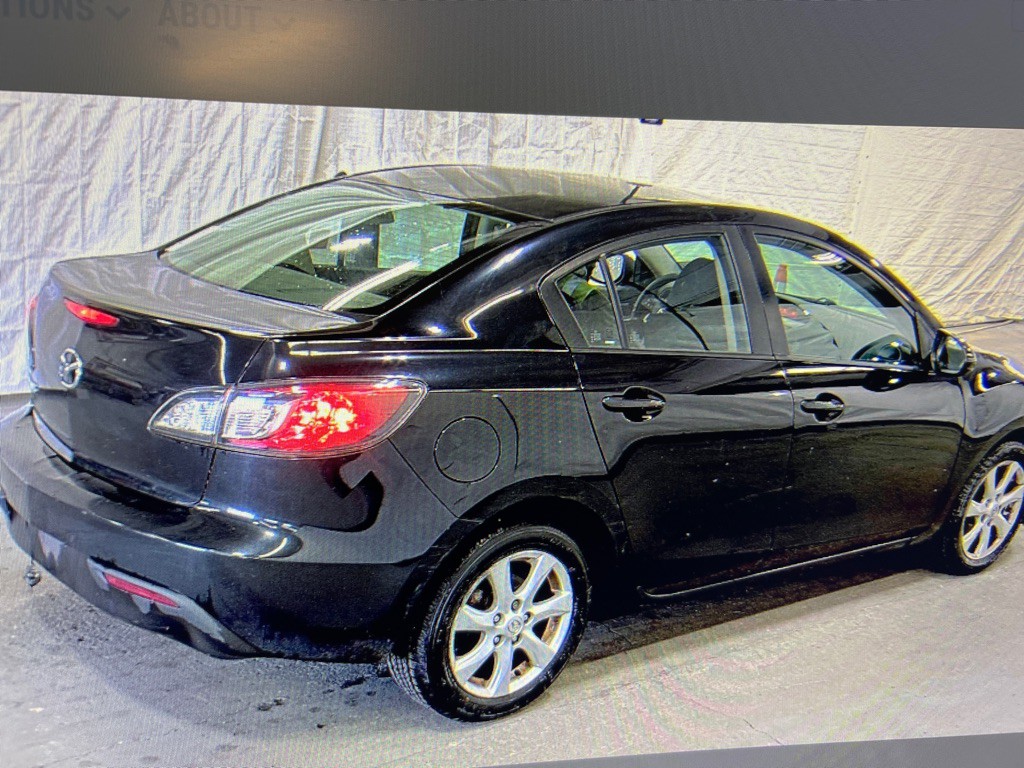 2010 Mazda Mazda3 Image 2