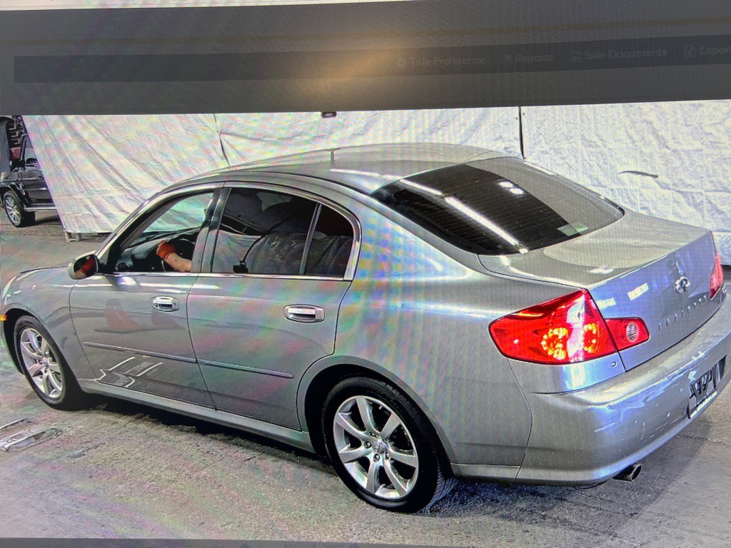 2005 INFINITI G35 Image 2