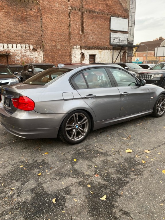 2011 BMW 3 Series Image 3