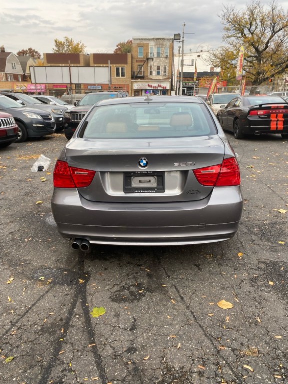 2011 BMW 3 Series Image 4