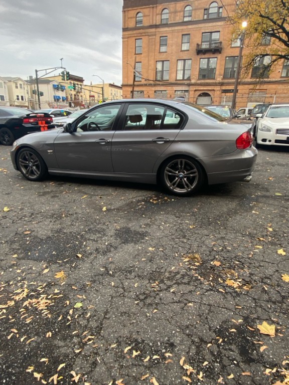 2011 BMW 3 Series Image 5