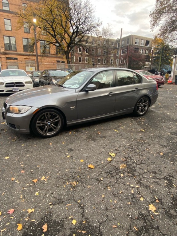 2011 BMW 3 Series Image 6