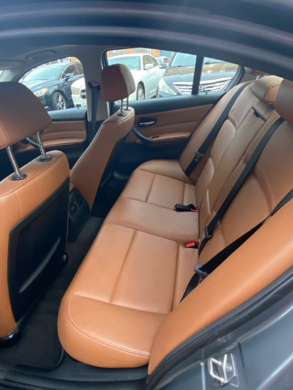 2011 BMW 3 Series Image 7