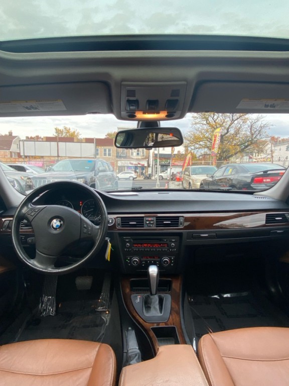 2011 BMW 3 Series Image 8