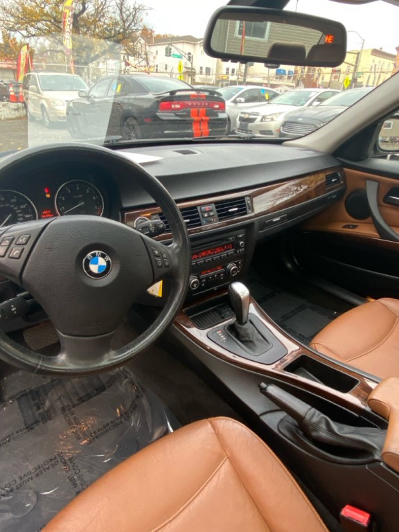 2011 BMW 3 Series Image 9