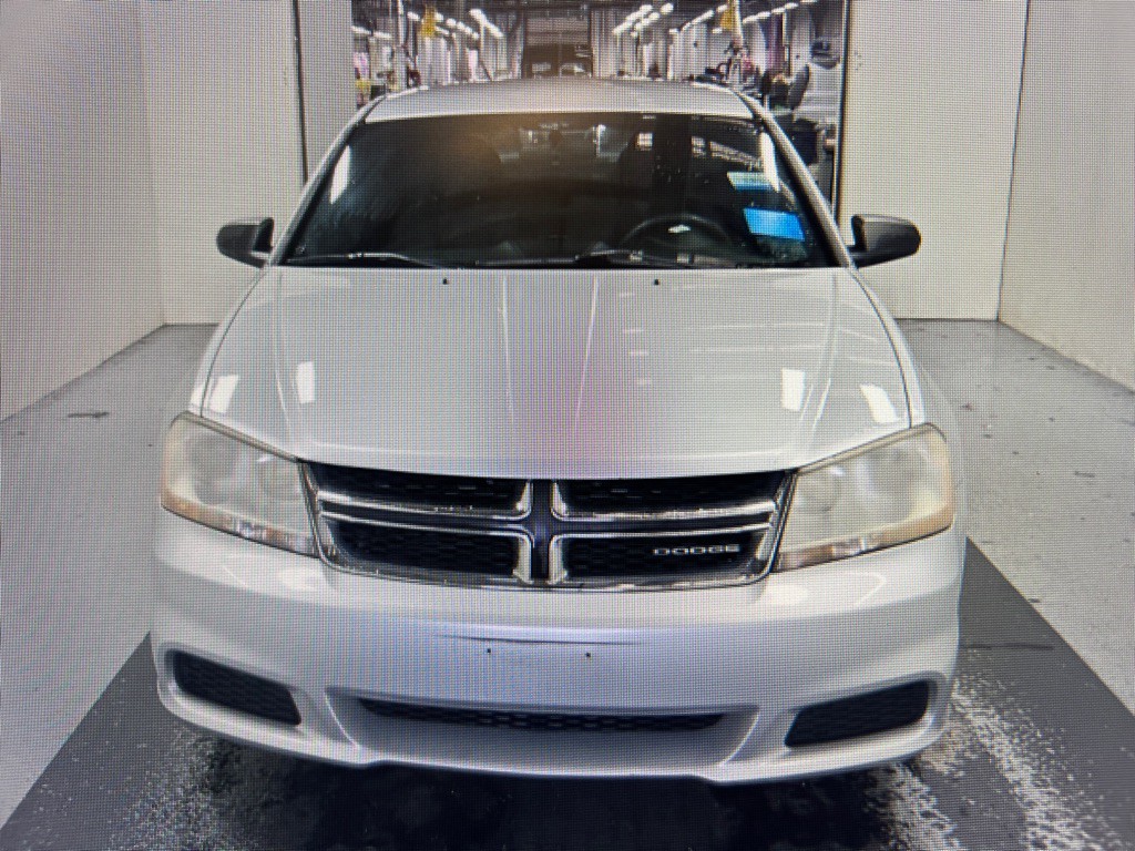 2011 Dodge Avenger Image 1