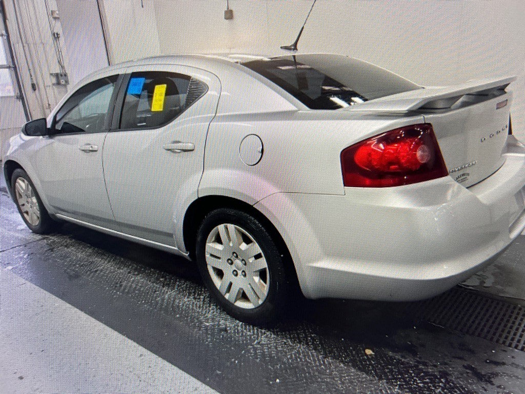 2011 Dodge Avenger Image 3