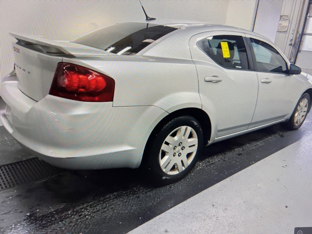 2011 Dodge Avenger Image 4