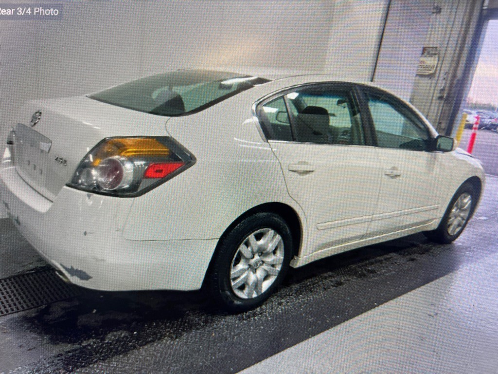 2011 Nissan Altima Image 4