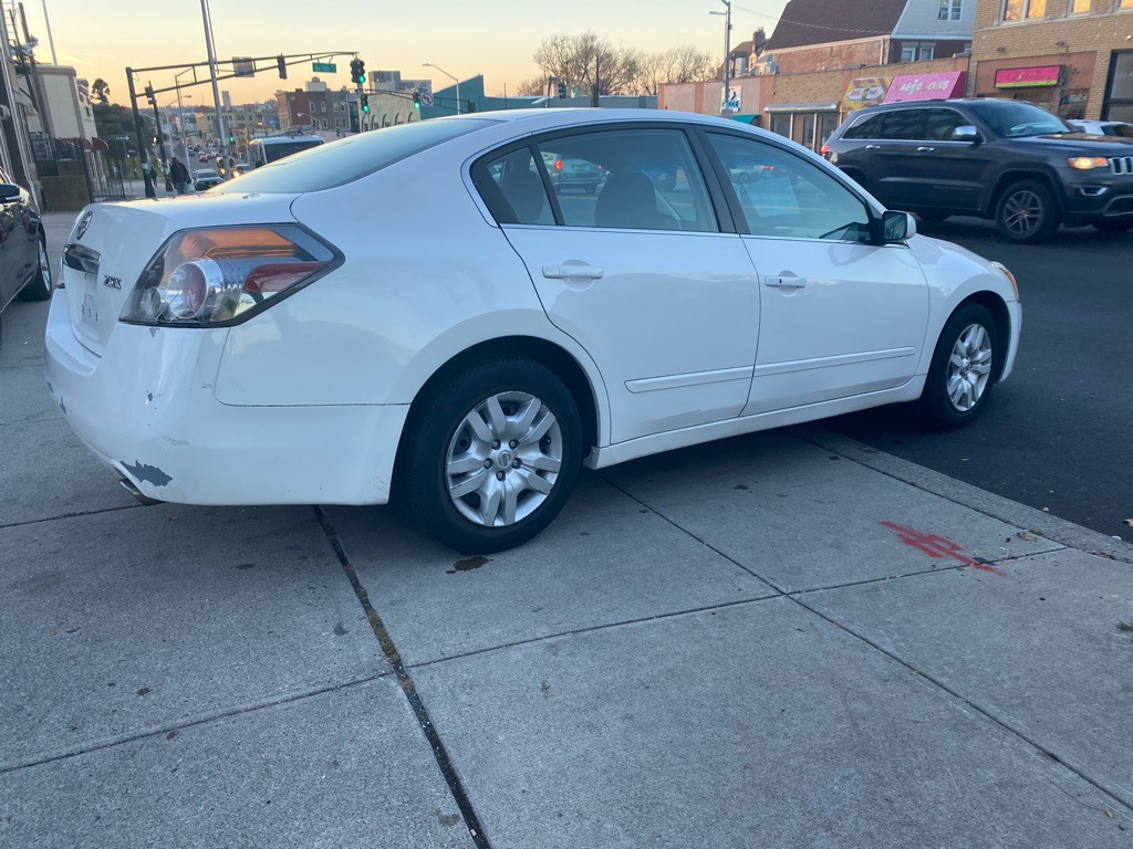 2011 Nissan Altima Image 10