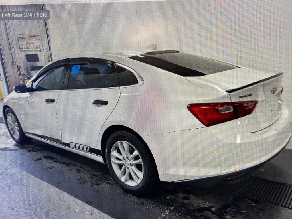 2018 Chevrolet Malibu Image 2