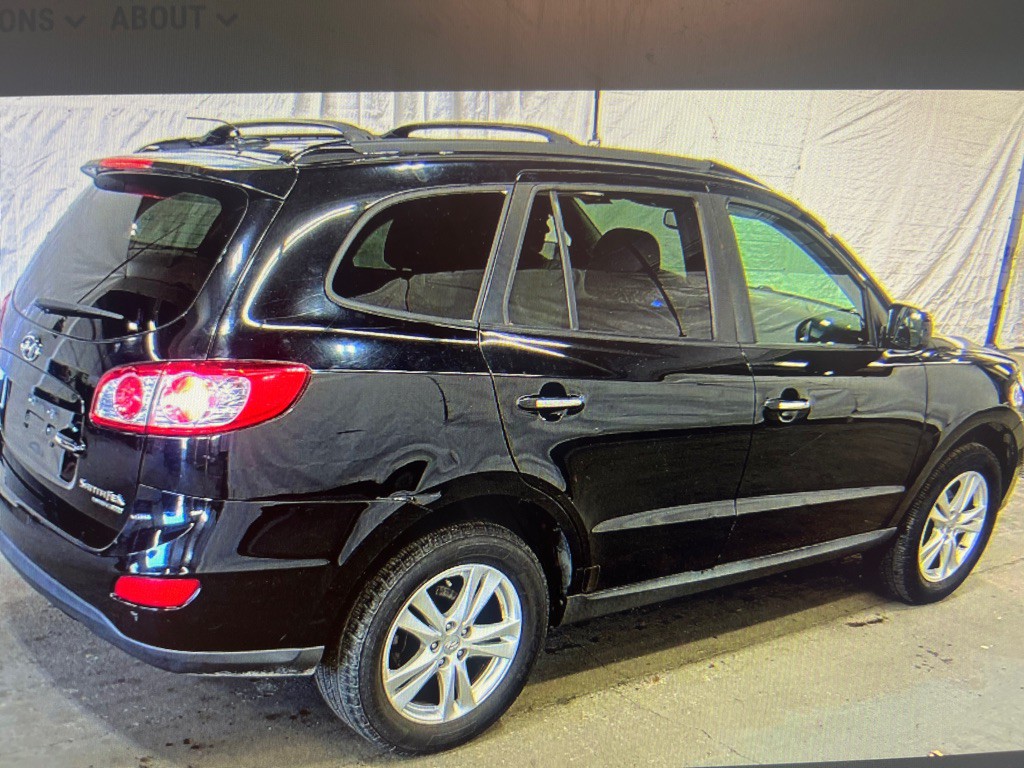 2011 Hyundai Santa Fe Image 2