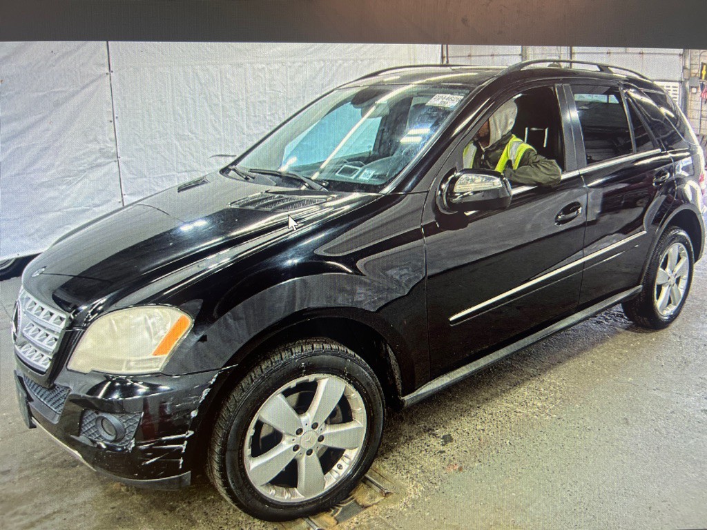 2010 Mercedes-Benz M-Class Image 1