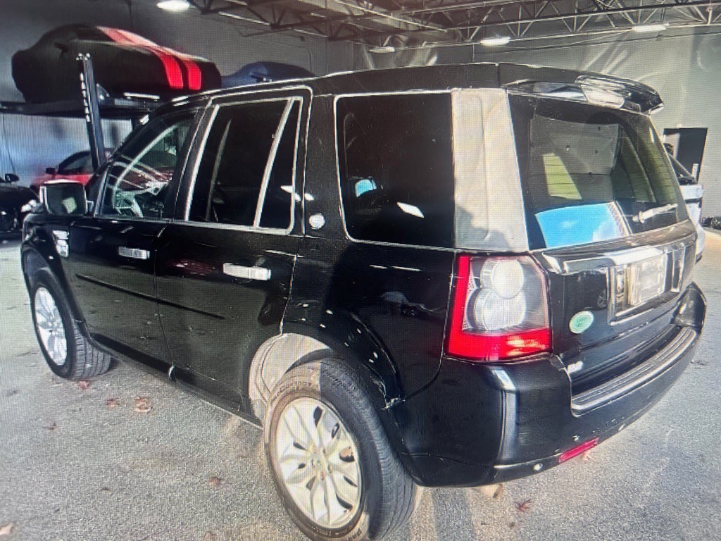 2011 Land Rover LR2 Image 3